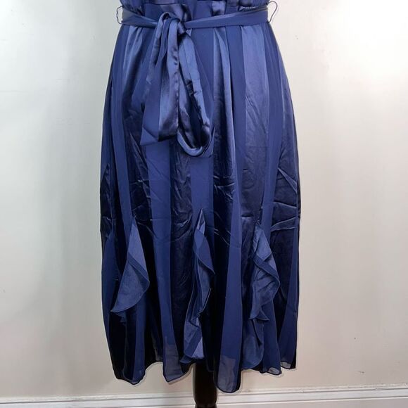 Bishop + Young Elizabeth Crosby Ana Dress in Navy (L) - Picture 5 of 9